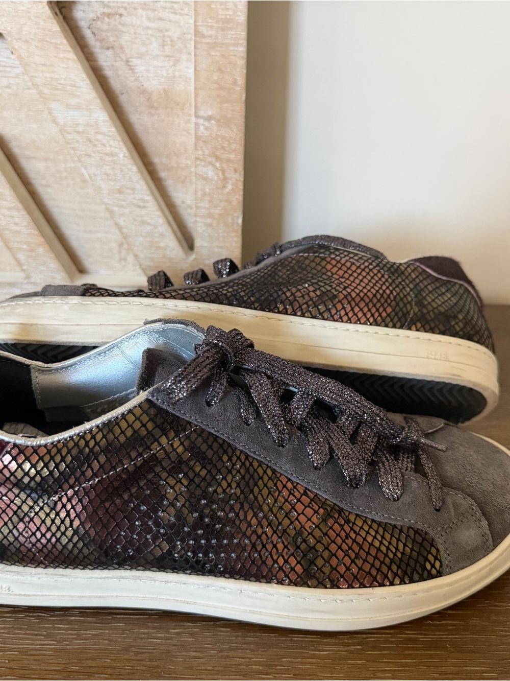 P448 woman’s John sneaker Silver Gray & plum Size-39-8.5-9 - Picture 6 of 6